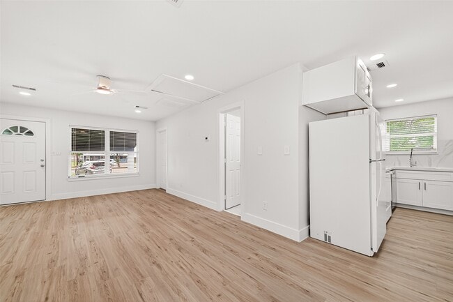 Photo - 6615 W Montgomery Rd