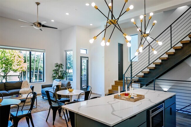 Photo - 511 Memorial Heights Dr