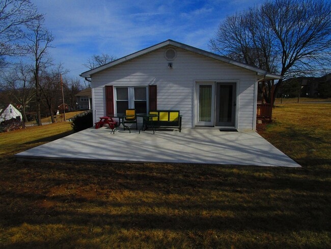 Photo - 465 Underwood St
