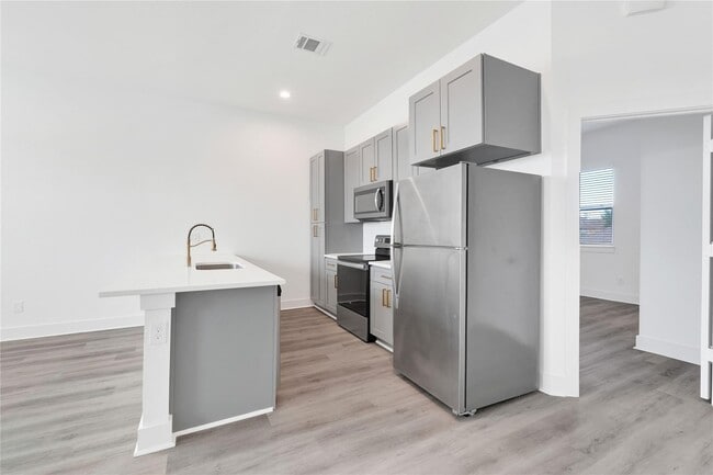 Photo - 3210 Frying Pan Pl