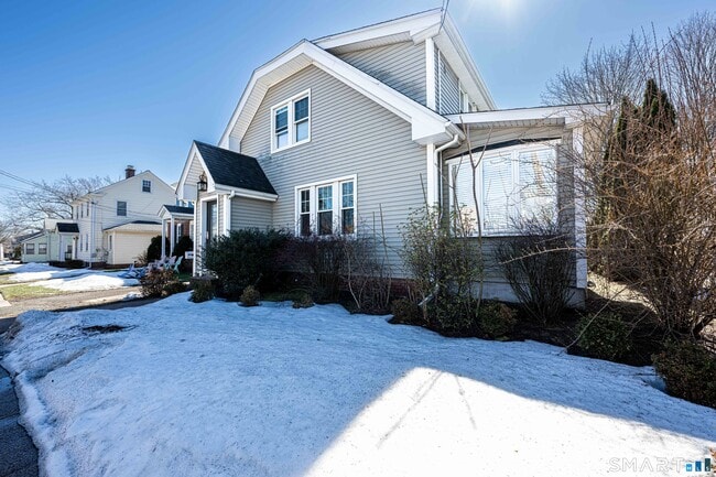 Photo - 186 School St