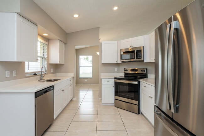 13318 Greenpointe Dr