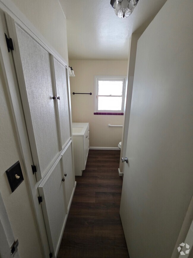 Building Photo - 30 E Geary St Rental