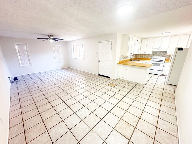 Photo - 173 W 27th Pl Casa Adosada