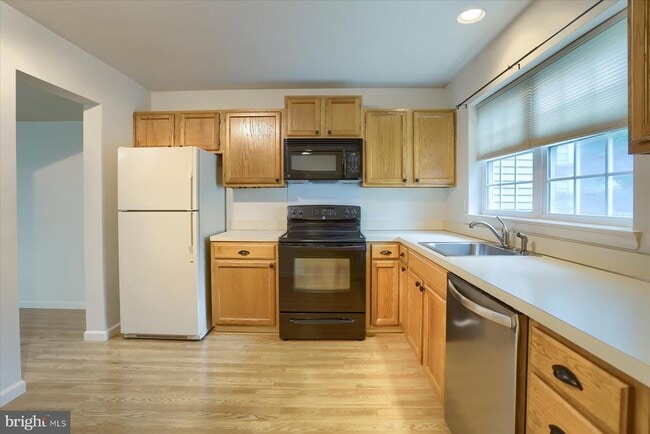 Photo - 802 Cambridge Ct
