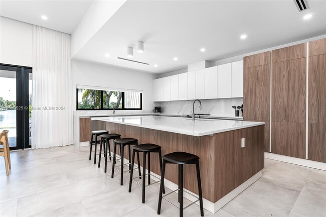 Photo - 2560 NE 199th St