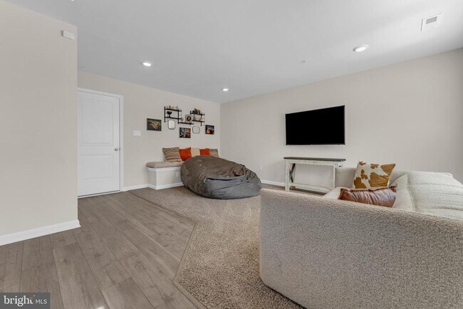 Photo - 8805 Mimosa Ave