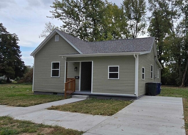 Building Photo - 611 E Spruce St