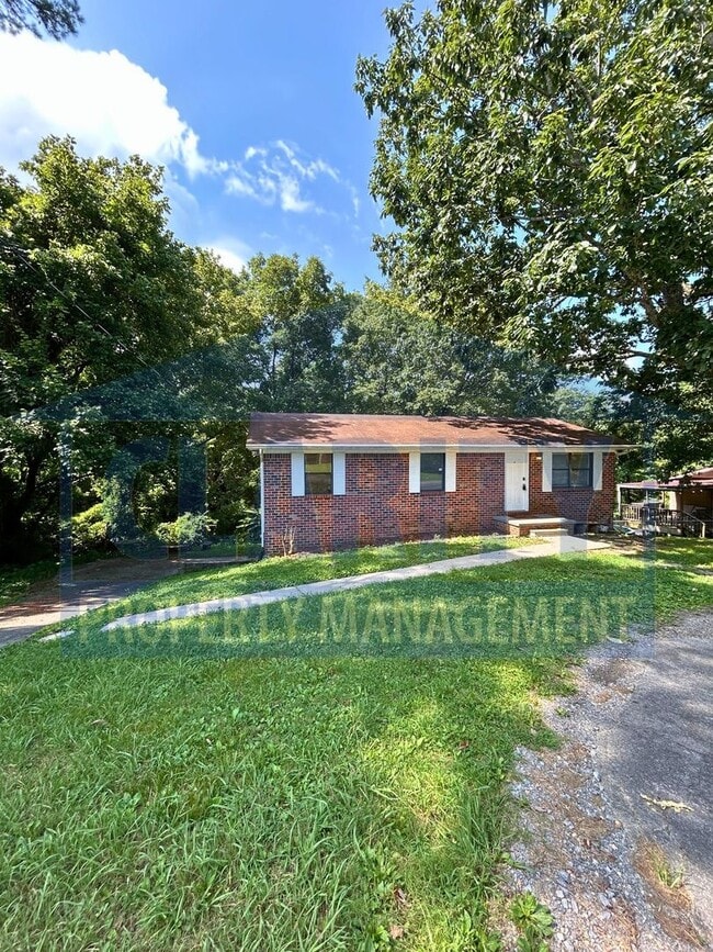 Photo - 1970 Greendale Dr NE