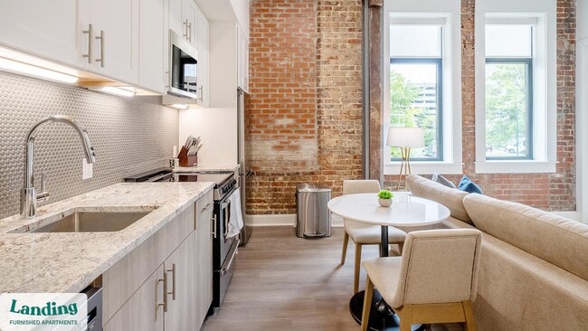 Photo - 425 20th St S Unidad 200.579033