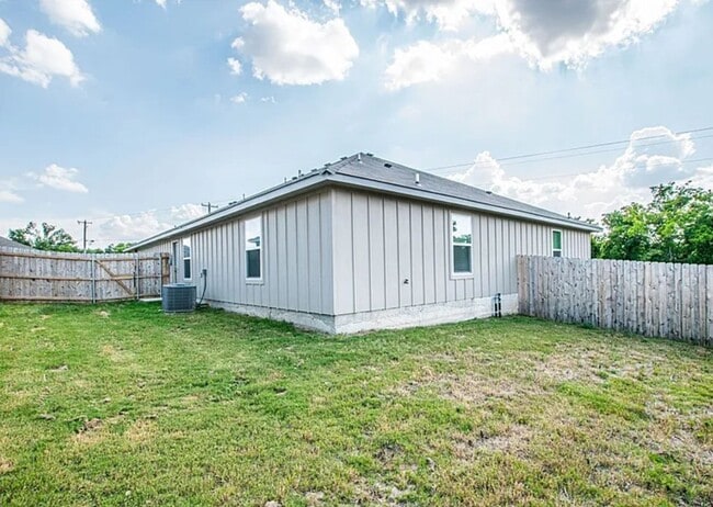 Photo - AVAILABLE SOON! (SECTION 8 ACCEPTED)