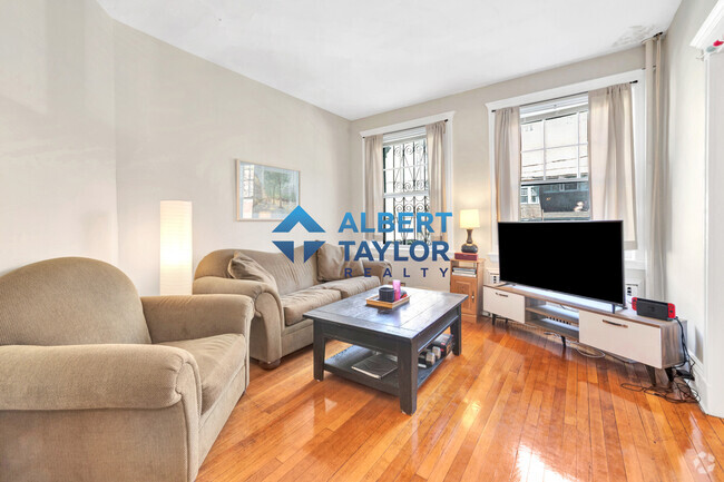 Building Photo - 104 Strathmore Rd Unit 4 Rental