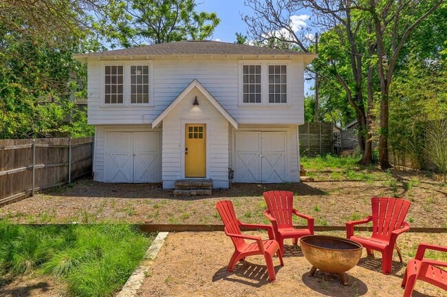 Building Photo - 305 Lockhart Dr