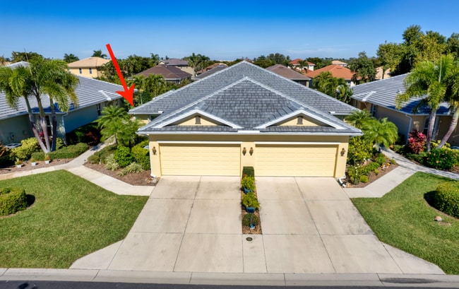 2 Car garage - 9918 Palmarrosa Way