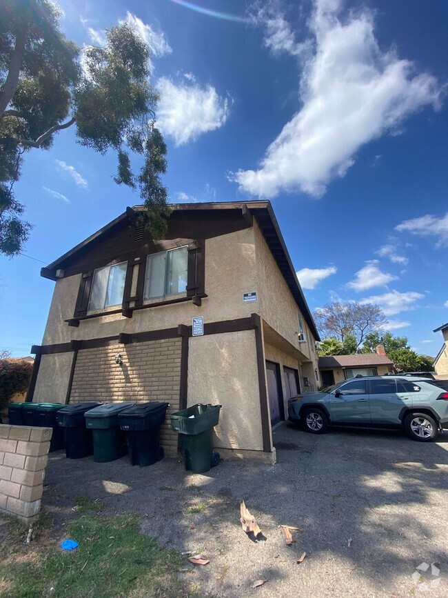 Building Photo - 11771 Unit Trask #C2 (middle garage) Rental