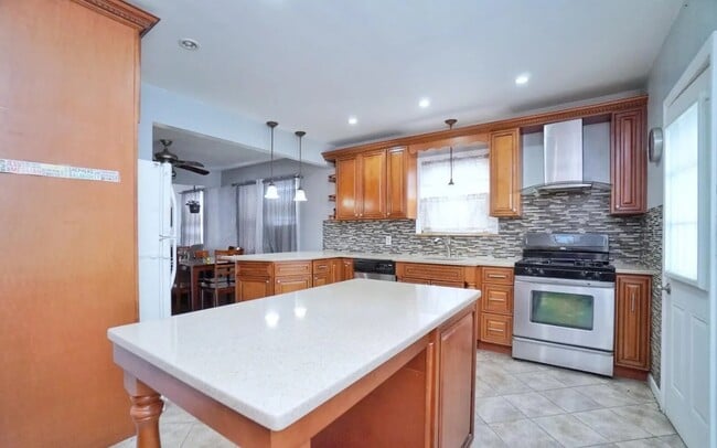 Photo - 140 Nicholas Ave