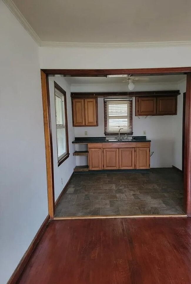 Photo - 2001 Lodge Ave