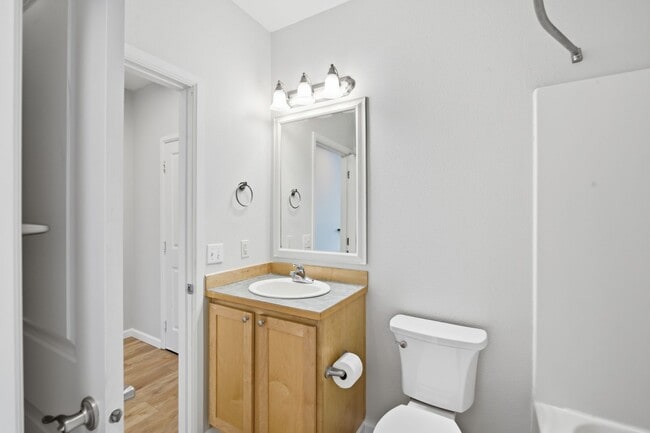 Photo - 560 225th Ln NE Unit B101