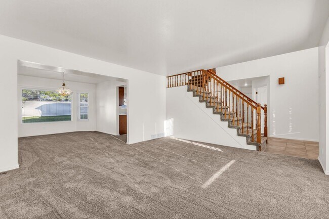 Photo - 5BR Sandy Home w/ NEW Flooring, Huge Basement & Large Backyard
