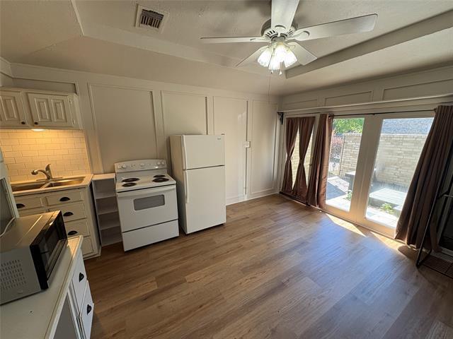 Photo - 900 N Austin St