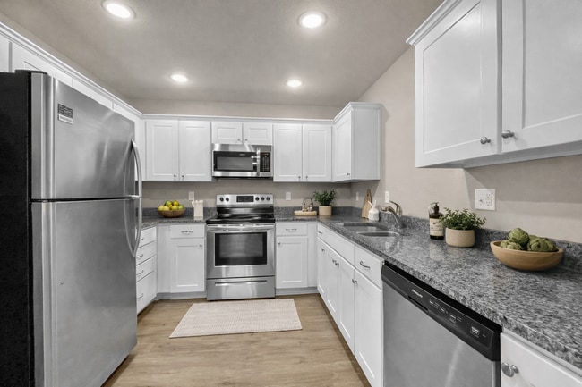 Photo - Spacious 3-Bedroom Townhome in Prime Colonial Highlands Location