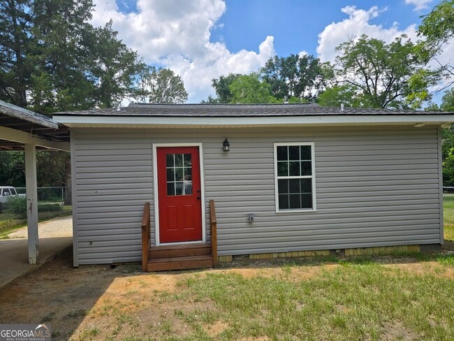 Photo - 305 Smith St