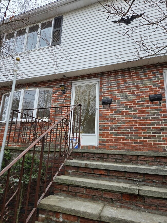 Building Photo - 32 Forest St Unit 32 Rental