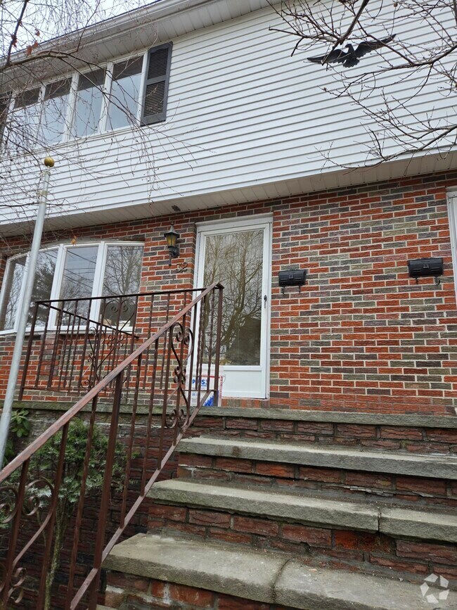 Building Photo - 32 Forest St Unit 32 Rental
