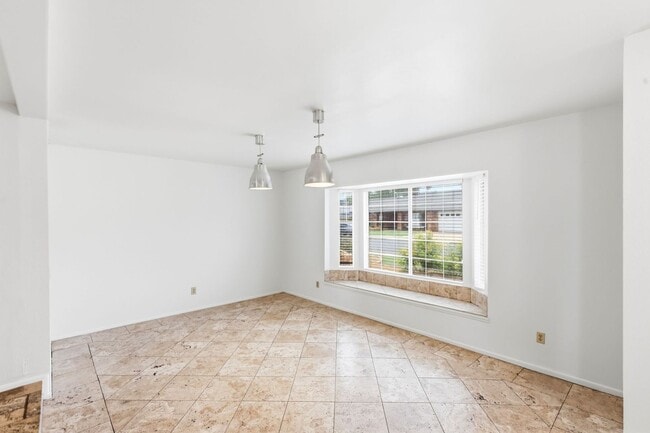 Photo - 940 W Meseto Ave
