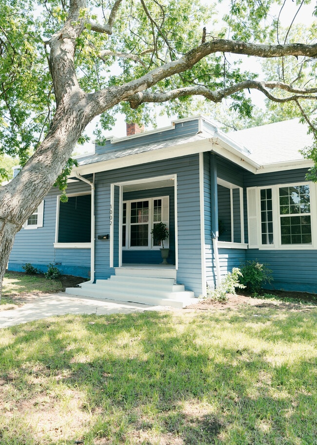 Building Photo - 1002 W Mulberry Ave Unit 101