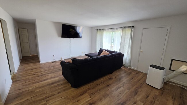 Photo - 139 Heidel Rd
