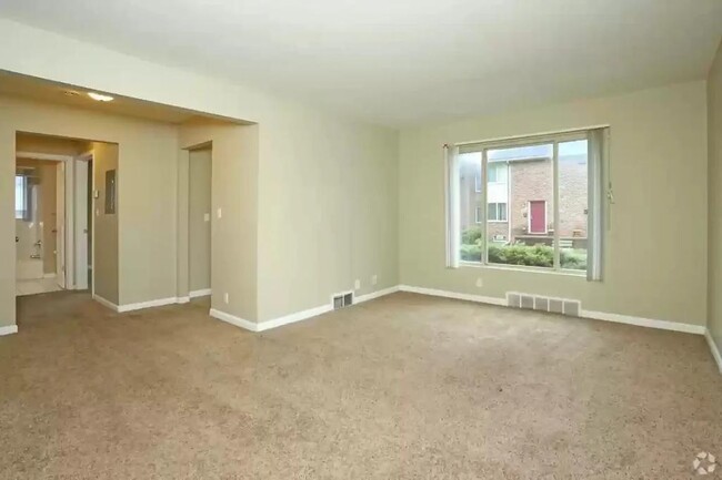 Building Photo - 14085 Dale St Rental