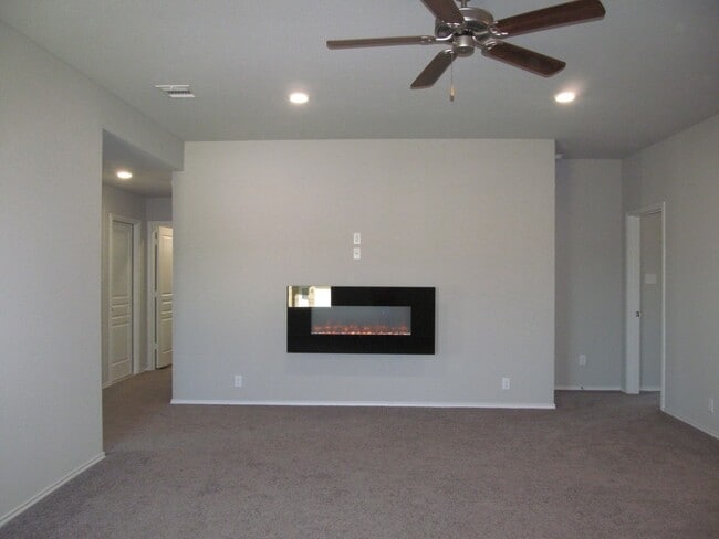 Photo - 3 BEDROOM, CONVENIENT TO SCOTT & WHITE