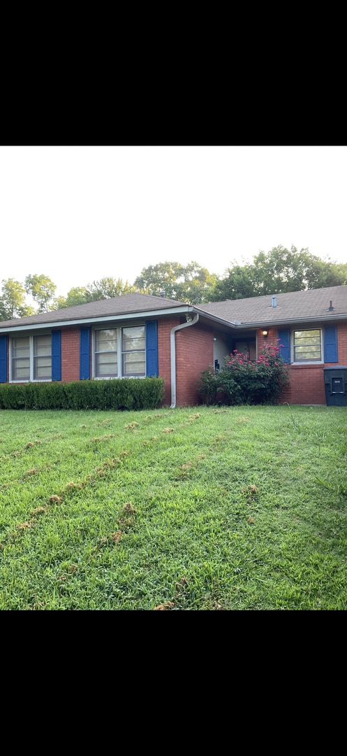 Building Photo - 2927 W Cavett Dr