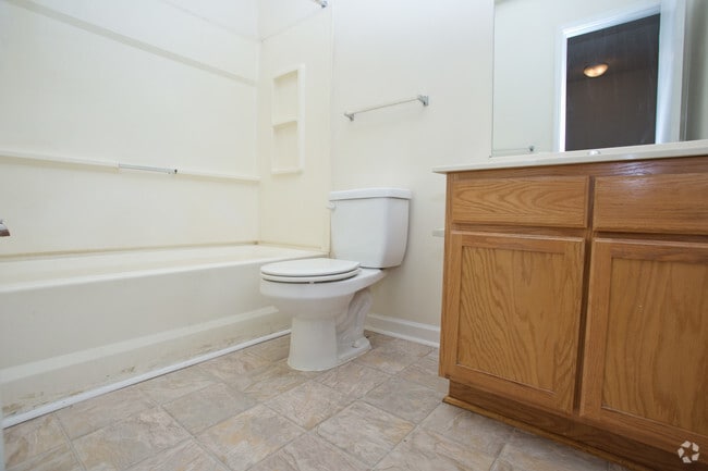 3BR, 2.5BA - 1273 SF