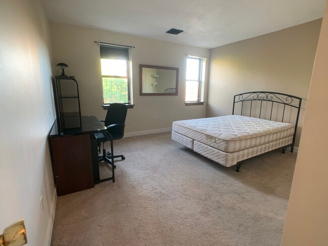 Photo - 110 Riverway Unidad 8