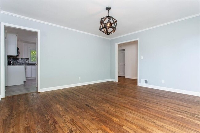 Photo - 3560 Dunn St SE