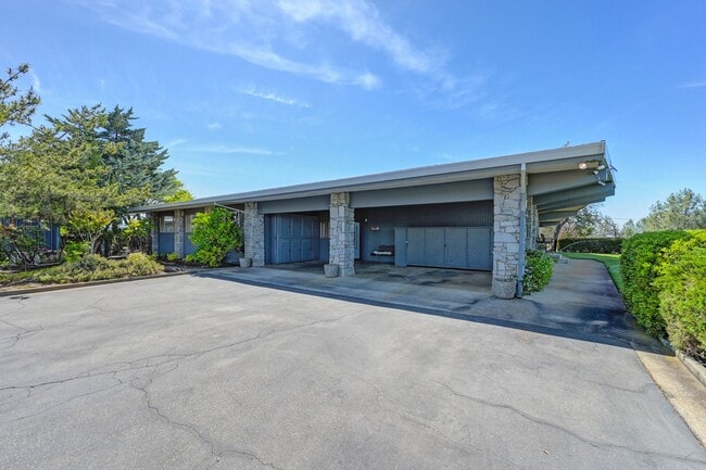 1000 Grass Valley Hwy