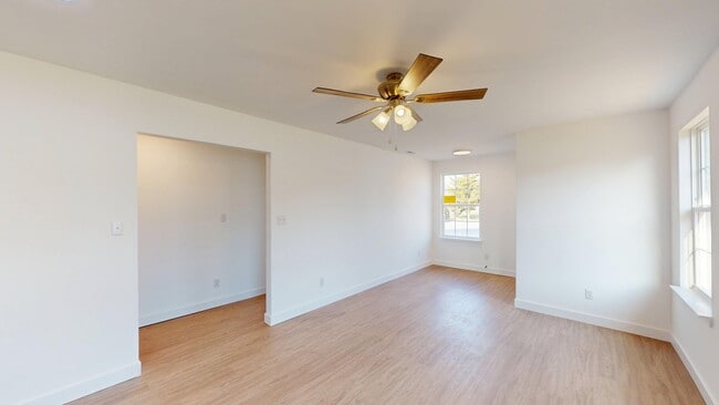 Photo - 836 Maple St