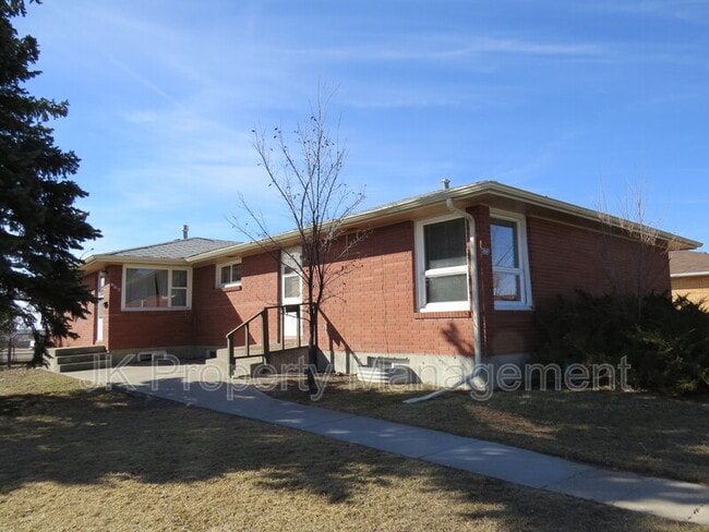 Building Photo - 520 21st Ave NE