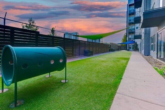 Photo - 2660 N Haskell Ave. Unidad b8