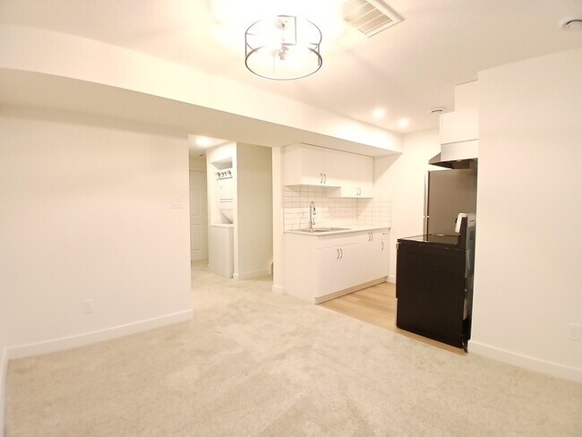 Photo - 1954-1209 209 St NW Unit Lower