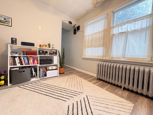 Photo - 5807 Hobart St Unit 5809 Hobart Apartment 4R