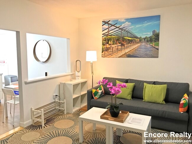 Photo - 287 Dorchester St Unidad 2