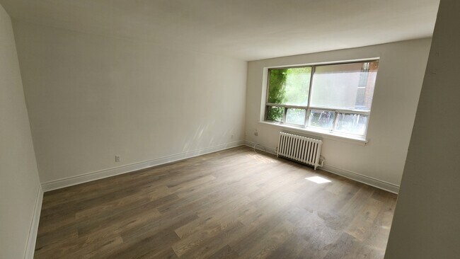 Photo - 158 Kingston Rd
