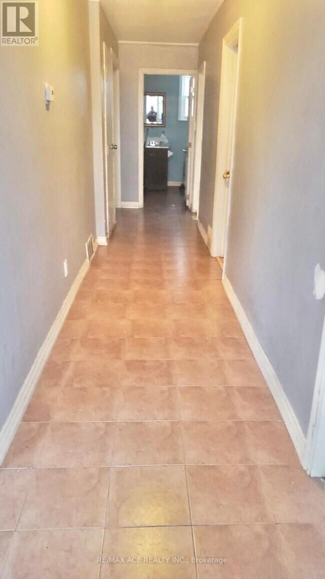 Photo - 7098 Goreway Dr