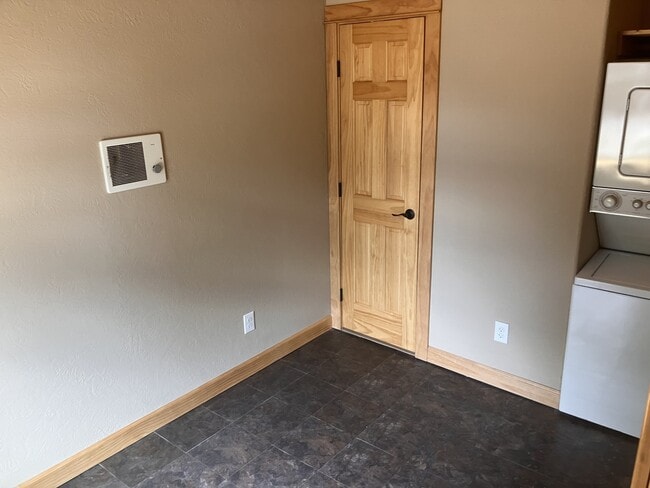 Photo - 111 E Cottonwood Dr
