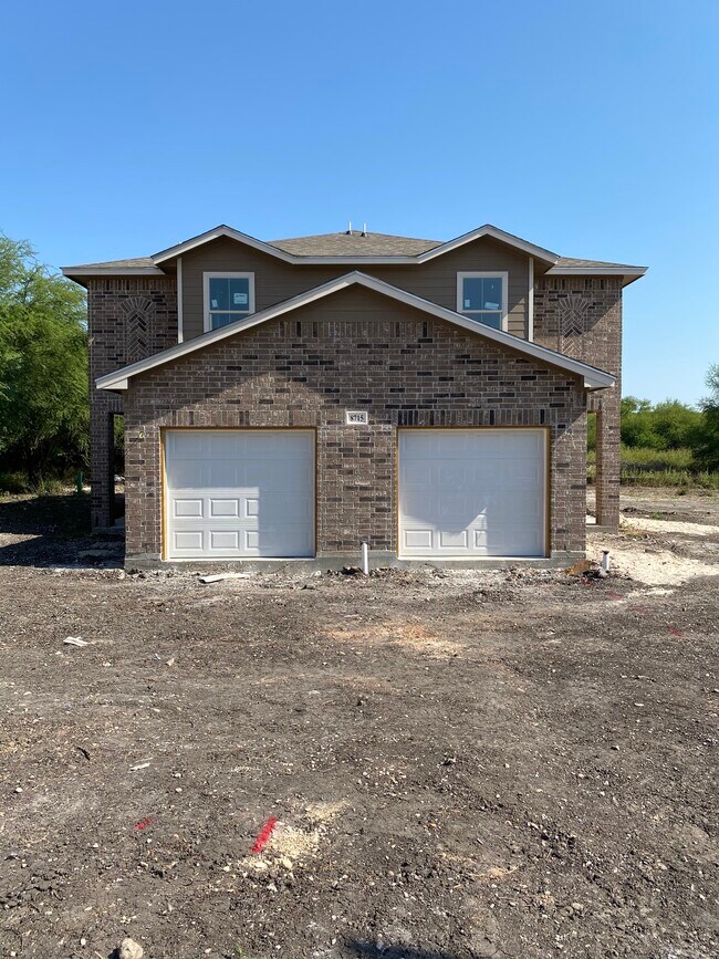 301 converse center st converse tx