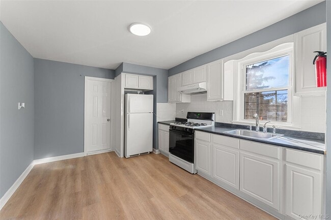 Photo - 234 Edwards Pl Unit 2nd Floor