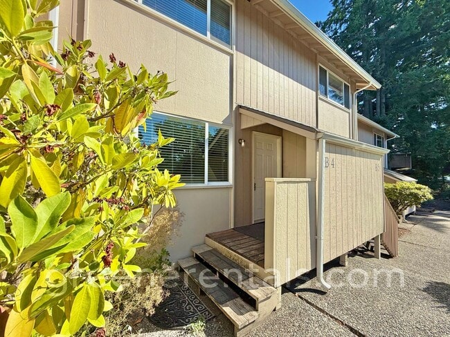 Building Photo - 2-Bedroom 1.5-Bathroom Condo in West Olympia